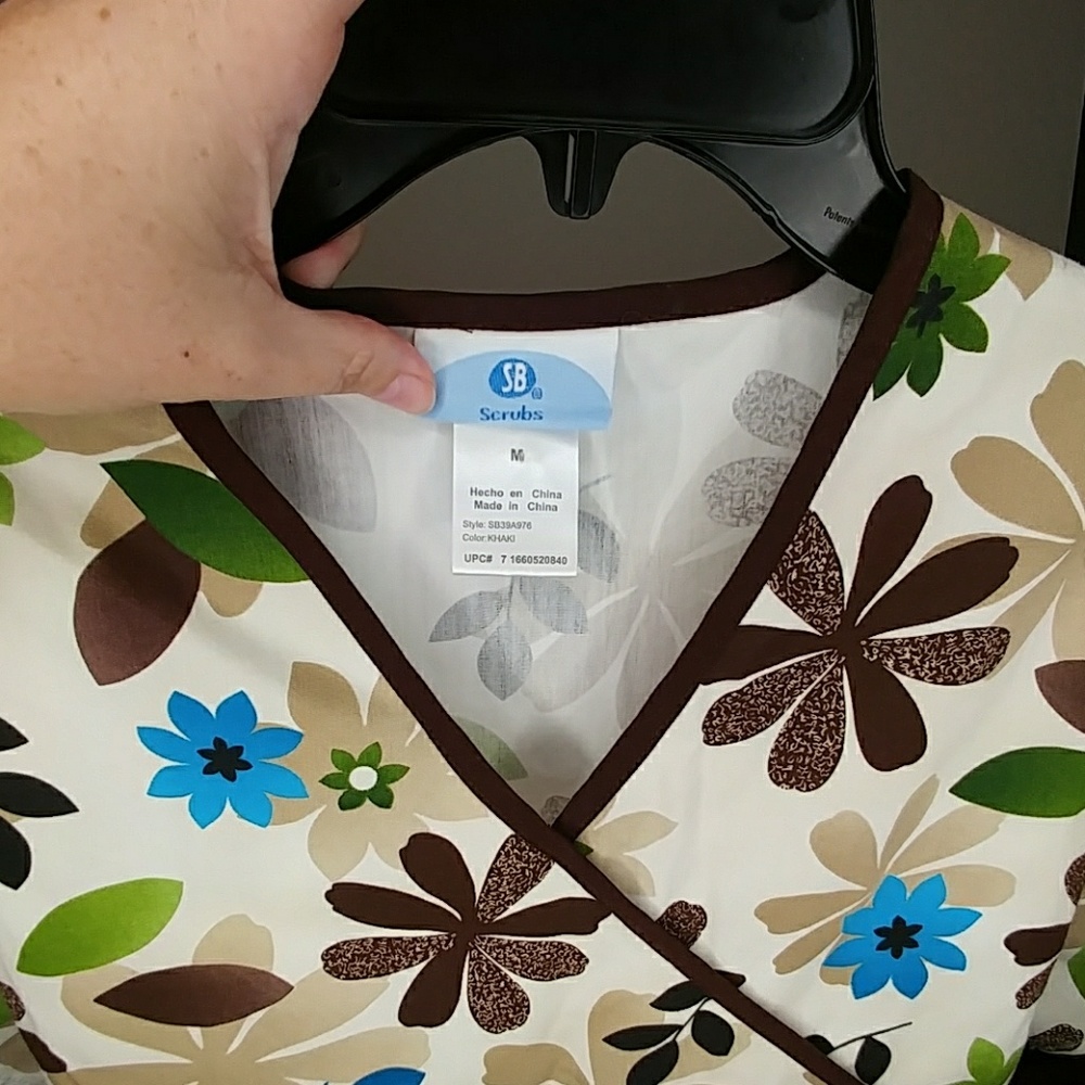 Fall Floral Print SB Scrubs Top Size M - Picture 4 of 4